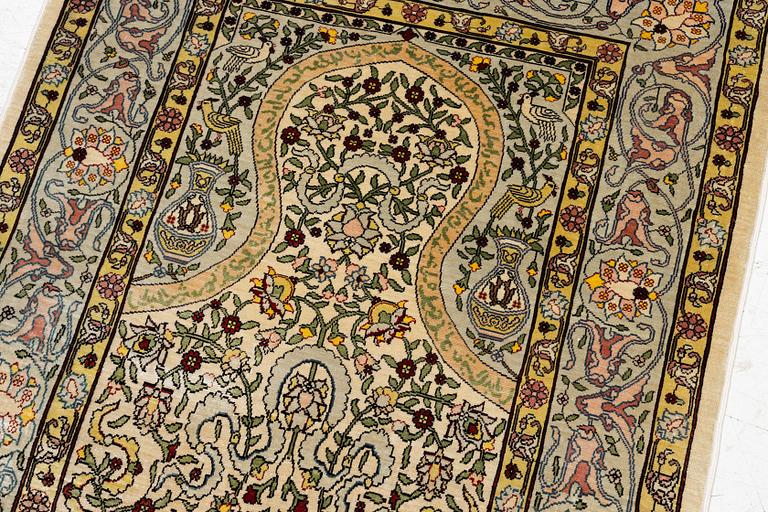 A silk Hereke rug, Turkey, approx. 82 x 58 cm.