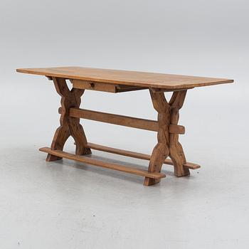 A trestle table, 18th century.