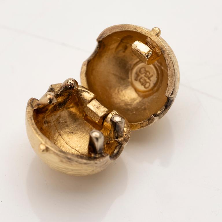 Ole Lynggaard, 18K gold clasp.