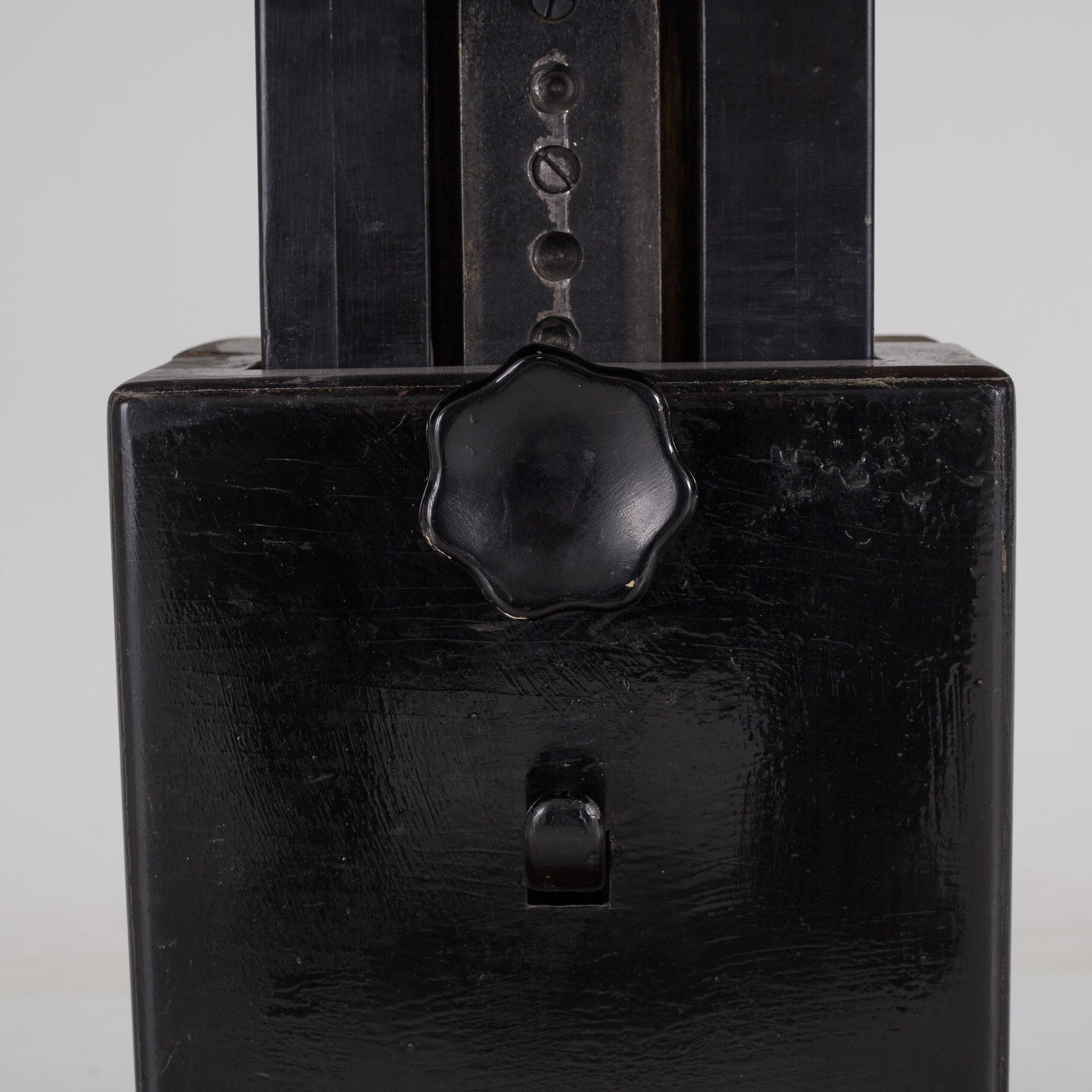 A 1930s coffee table by "Idealbordet" from Umeå.