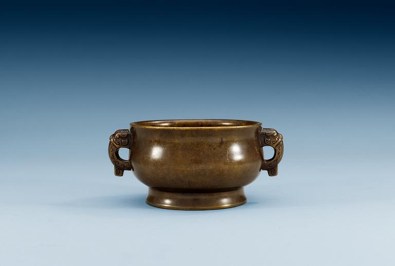 RÖKELSEKAR, brons. Qing dynastin, 1700-tal med Xuandes sex karaktärers märke.