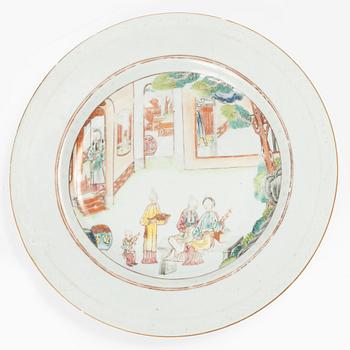 A Chinese famille rose plate, Qing dynasty, first part of the 18th century.