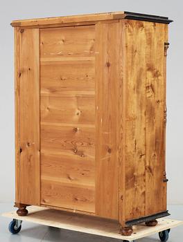 CHIFFONJÈ, nyrenässans, 1800-talets slut.