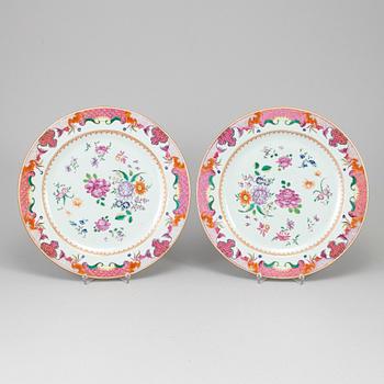 A pair of famille rose serving dish, Qing dynasty, Qianlong (1736-95).