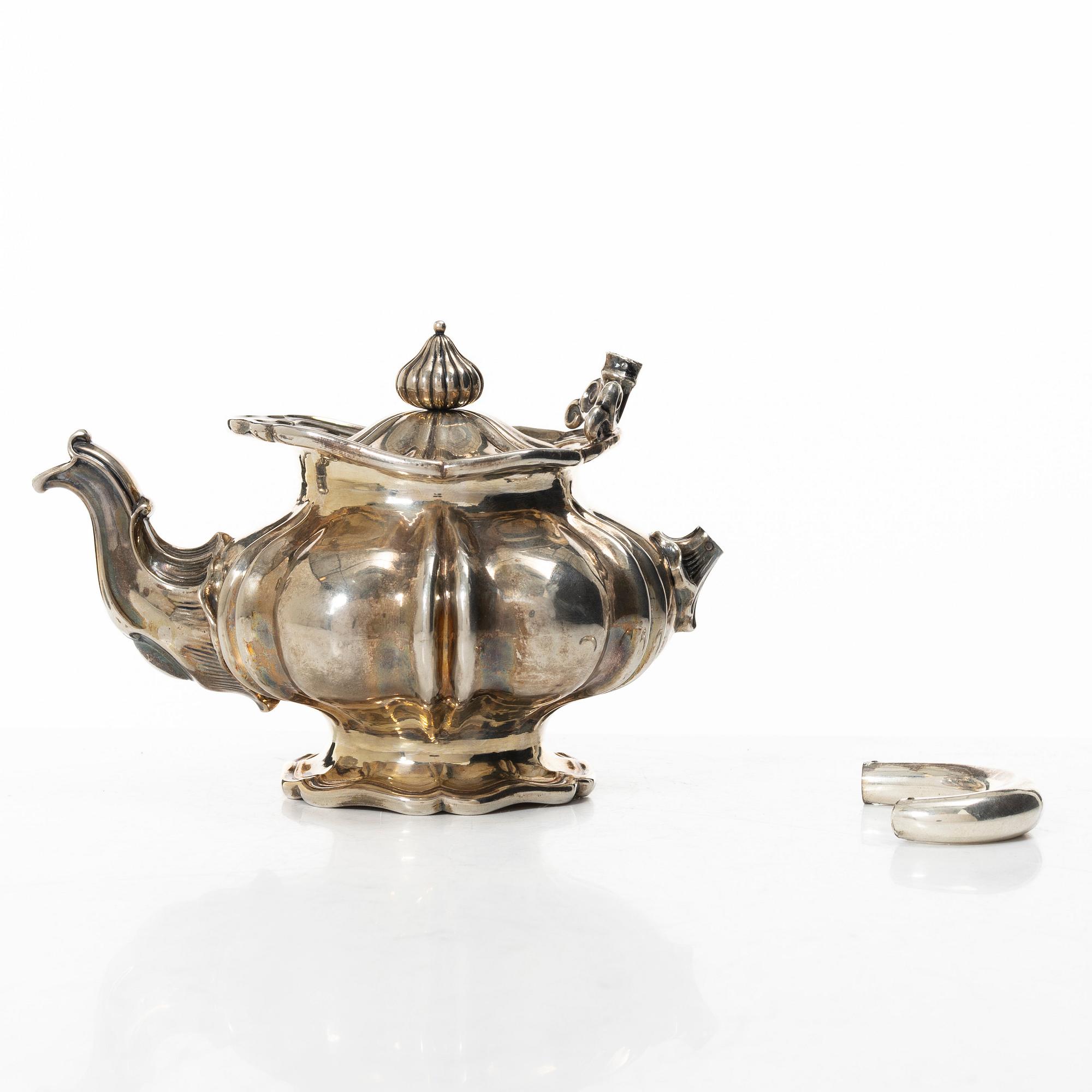 A Swedish silver teapot, marks of William Lyon, Gothenburg 1854.