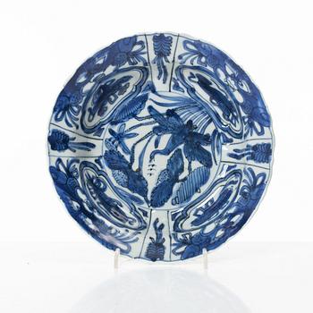 A Chinese blue and white porcelain bowl, 17th century.