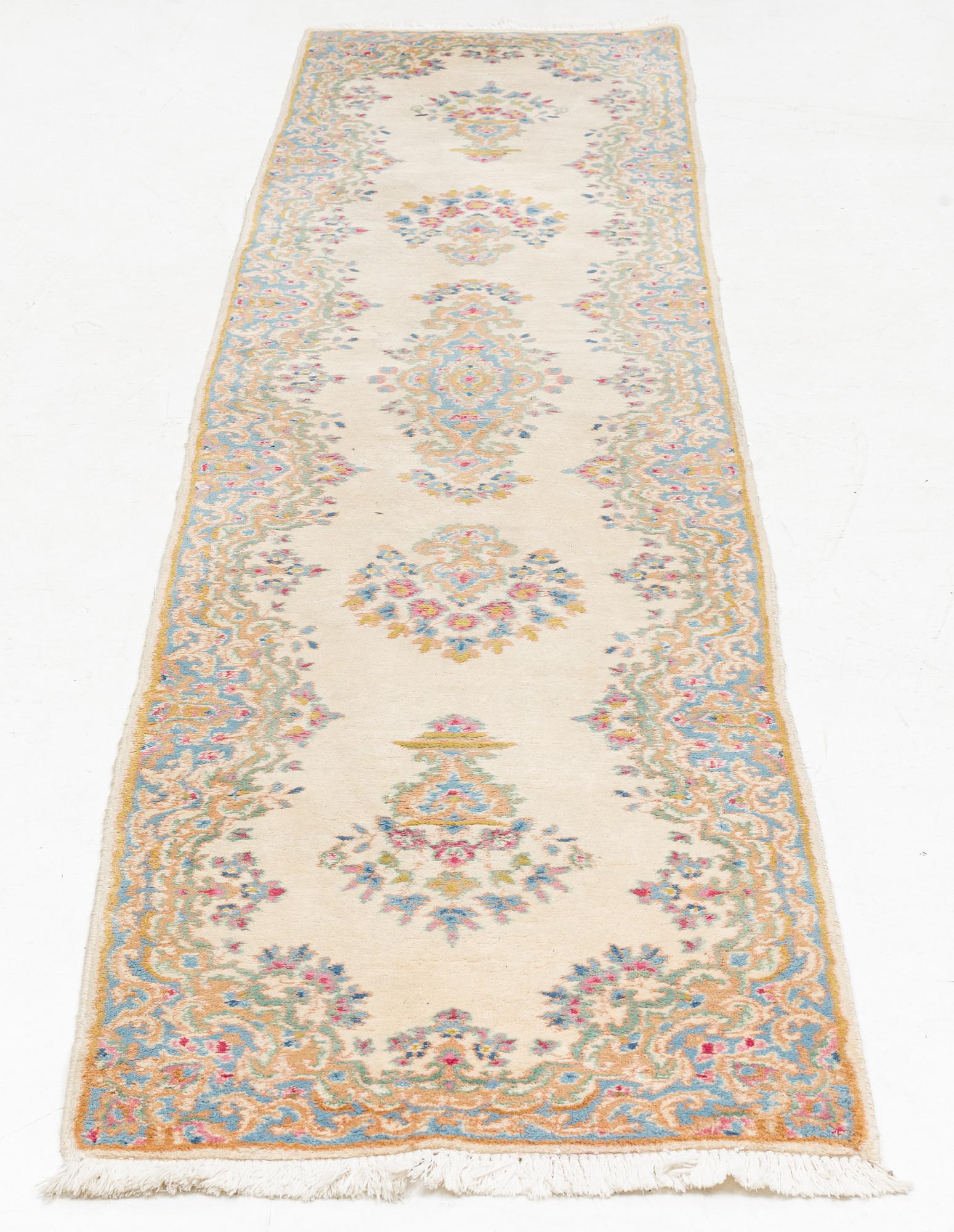 Gallerimatta, orientalisk, 360 x 75 cm.