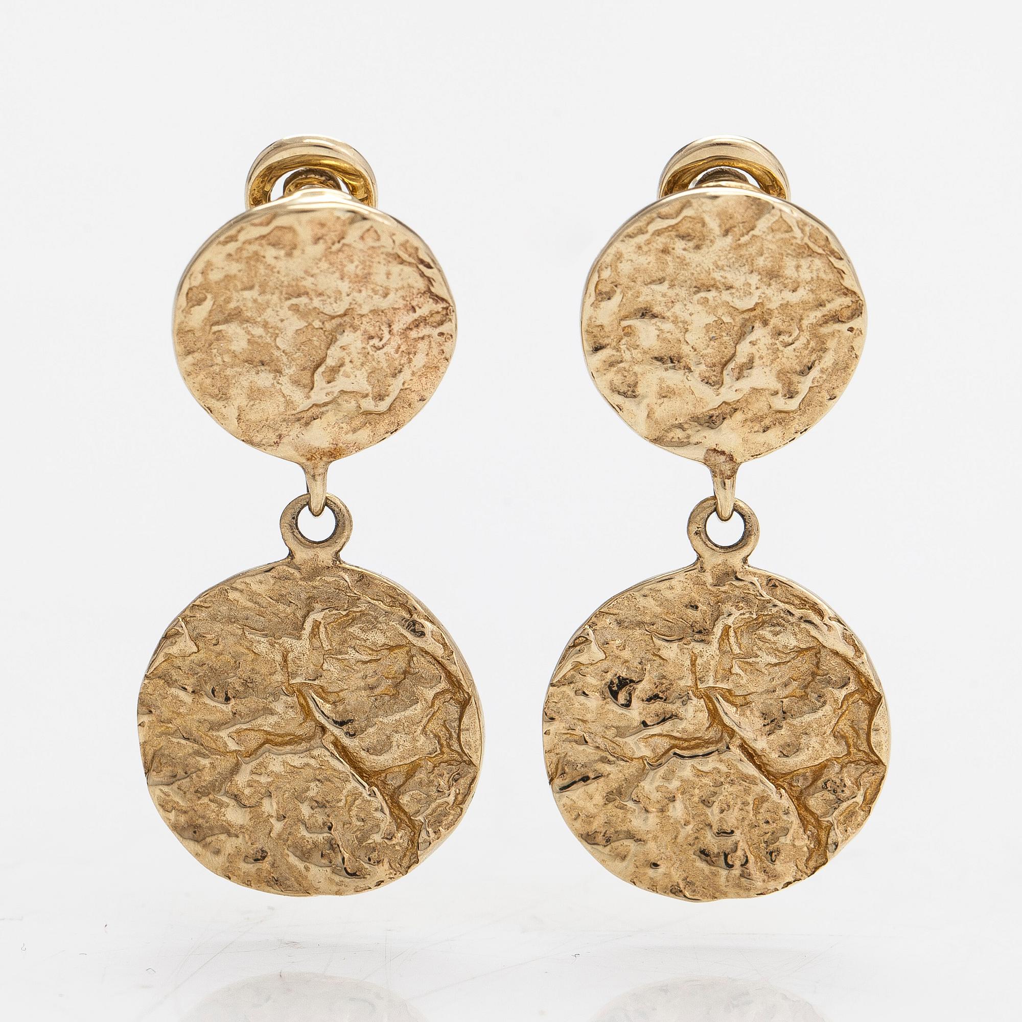 Cassandra Goad, a pair of 9K gold 'Tortilla Double' earrings. London.