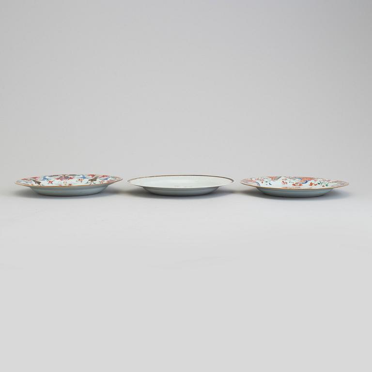 Three famille rose export porcelain plates, Qing dynasty, early 18th century.