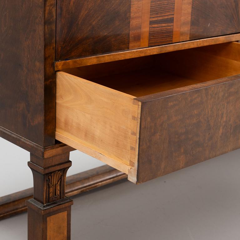 Sideboard, Modell "Brunbäck", Swedish Grace, Svenska Möbelfabrikerna Bodafors, 1930-tal.