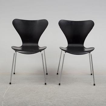 ARNE JACOBSEN, stolar, 6 st, "Sjuan", Fritz Hansen, 1984.