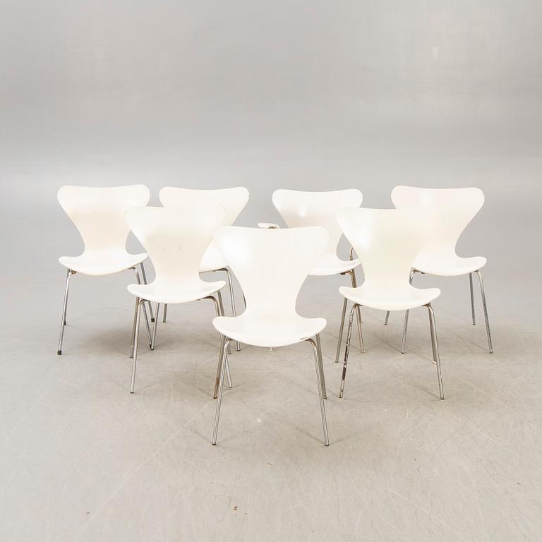 Arne Jacobsen, a set of six plus one Sjuan chairs for Fritz Hansen Denmark later part of the 20th century.