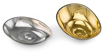 Tapio Wirkkala, A PAIR OF DISHES, silver 813, Hopeatehdas Oy 1964, gilded inside, and silver 913, signed TW, Kultakeskus 1960.