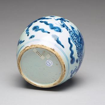 A blue and white Transitional jar, 17th Century.