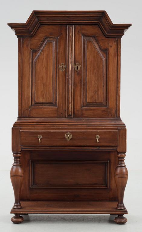 SKÅP. Delvis barock, 1700-tal.