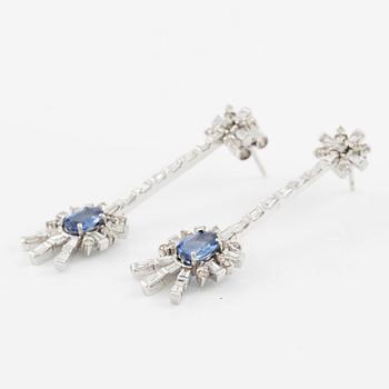 Earrings, 18K white gold set with sapphires and round brilliant-cut and baguette-cut diamonds.