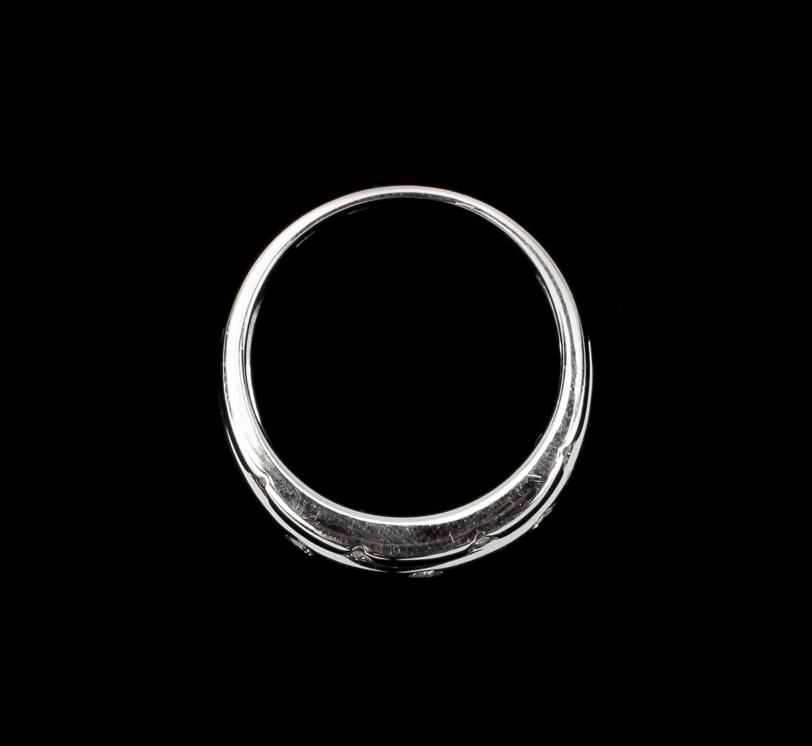RING, 18k vitguld med briljantslipade diamanter, tot 0.31 ct enl gravyr.