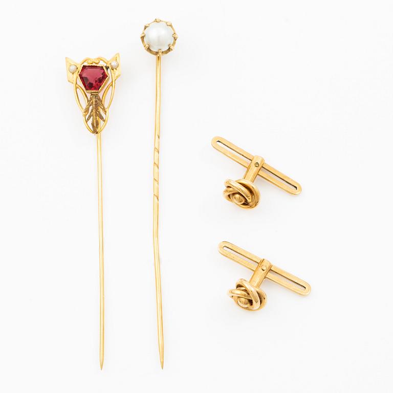 Shirt buttons, a pair and two cravat pins, 18K gold, with synthetic red stone and pearl.