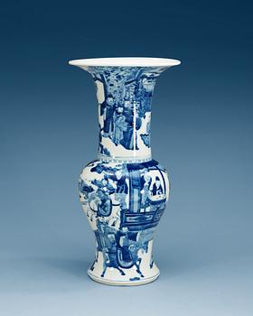 1555. A large blue and white vase, Qing dynasty.