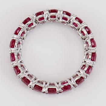 RING, 18K vitguld och rubiner tot ca 4.90 ct.
