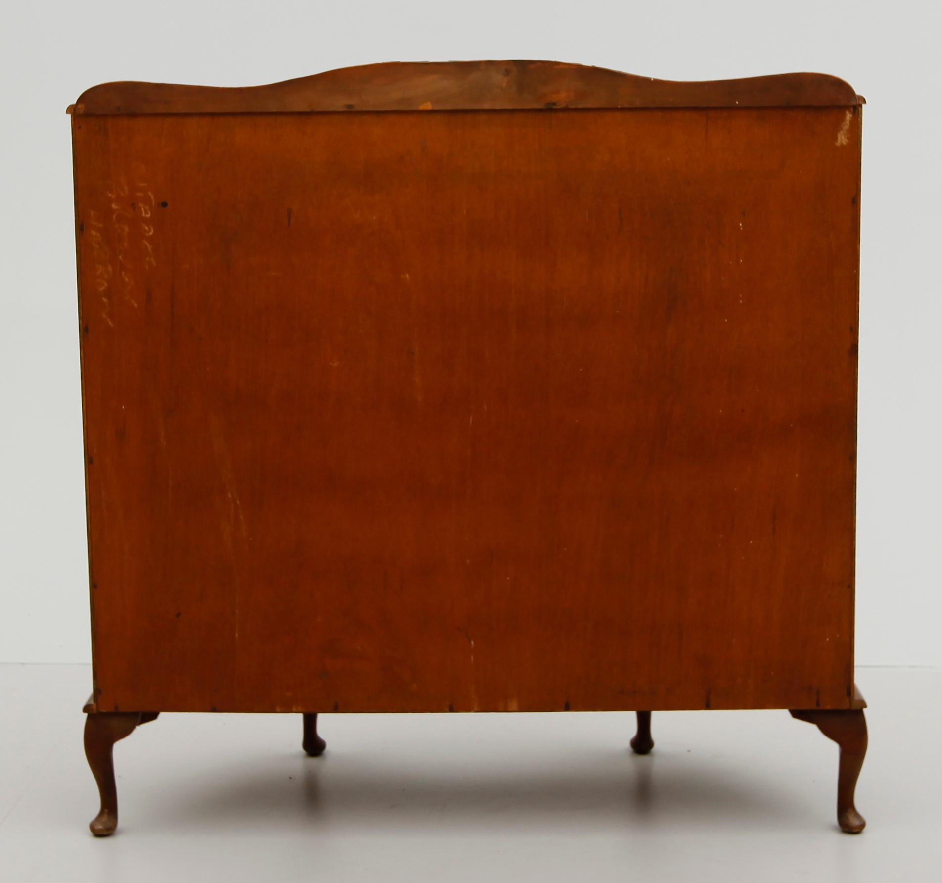 VITRINSKÅP, England, 1940-tal.