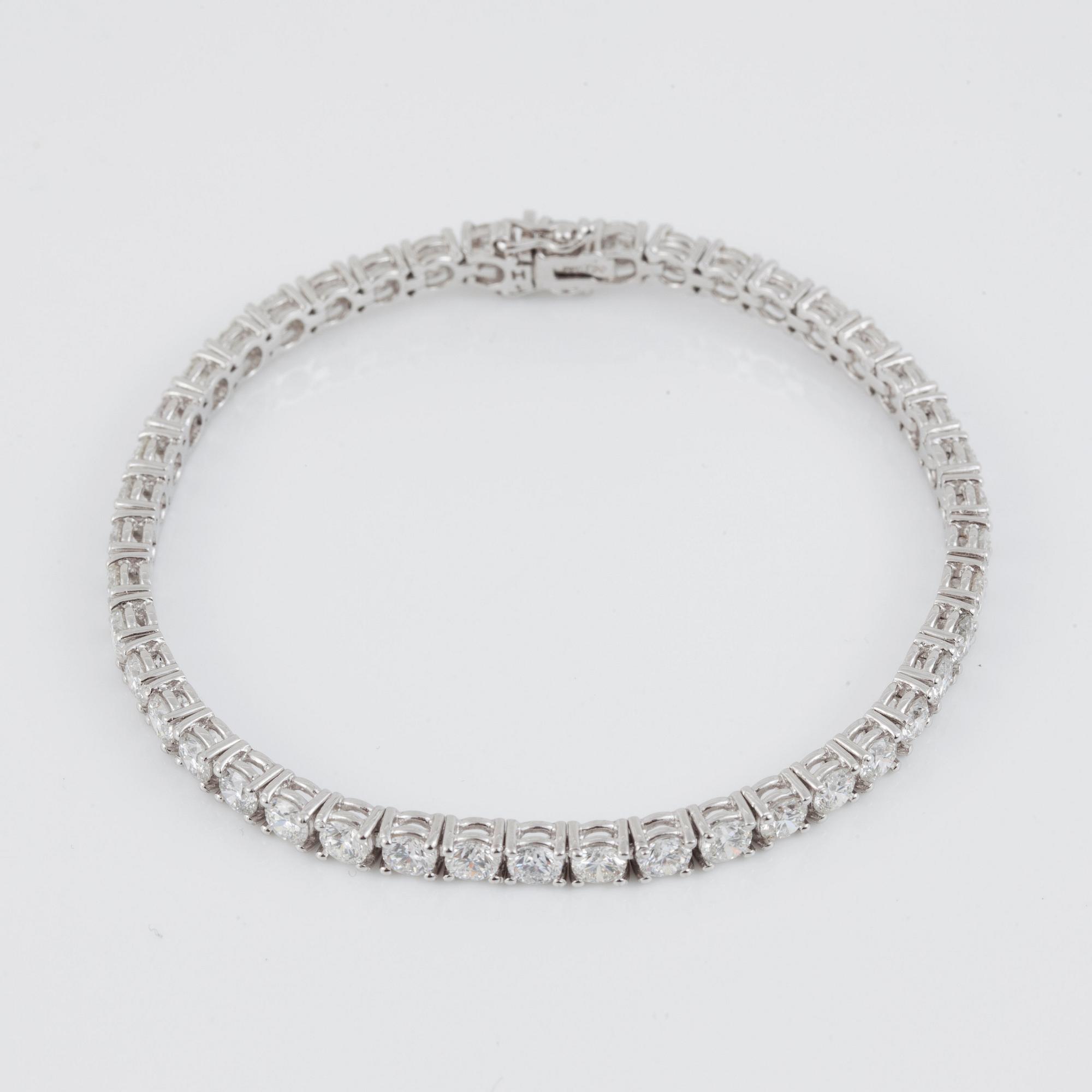 ARMBAND med briljantslipade diamanter, 7.73 ct enligt gravyr. Kvalitet ca I-J/SI.