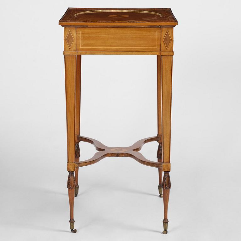 A late Mustavian mahogany table attributed to L. Qvarnberg (master in Stockholm 1801-13).