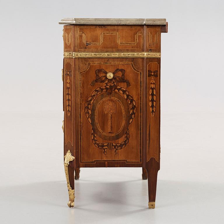 BYRÅ. Tillskriven Jonas Hultsten (mästare i Stockholm 1773-1794). Gustaviansk.