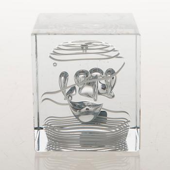 OIVA TOIKKA, A glass year cube signed Oiva Toikka Nuutajärvi 1987 and numbered 50/2000.