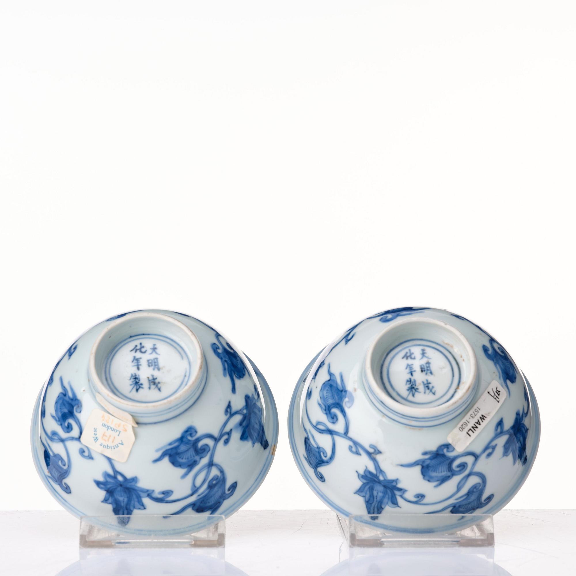 Skålar, ett par, porslin. Ming dynastin, Wanli, 1600-tal med Chenghua märke.