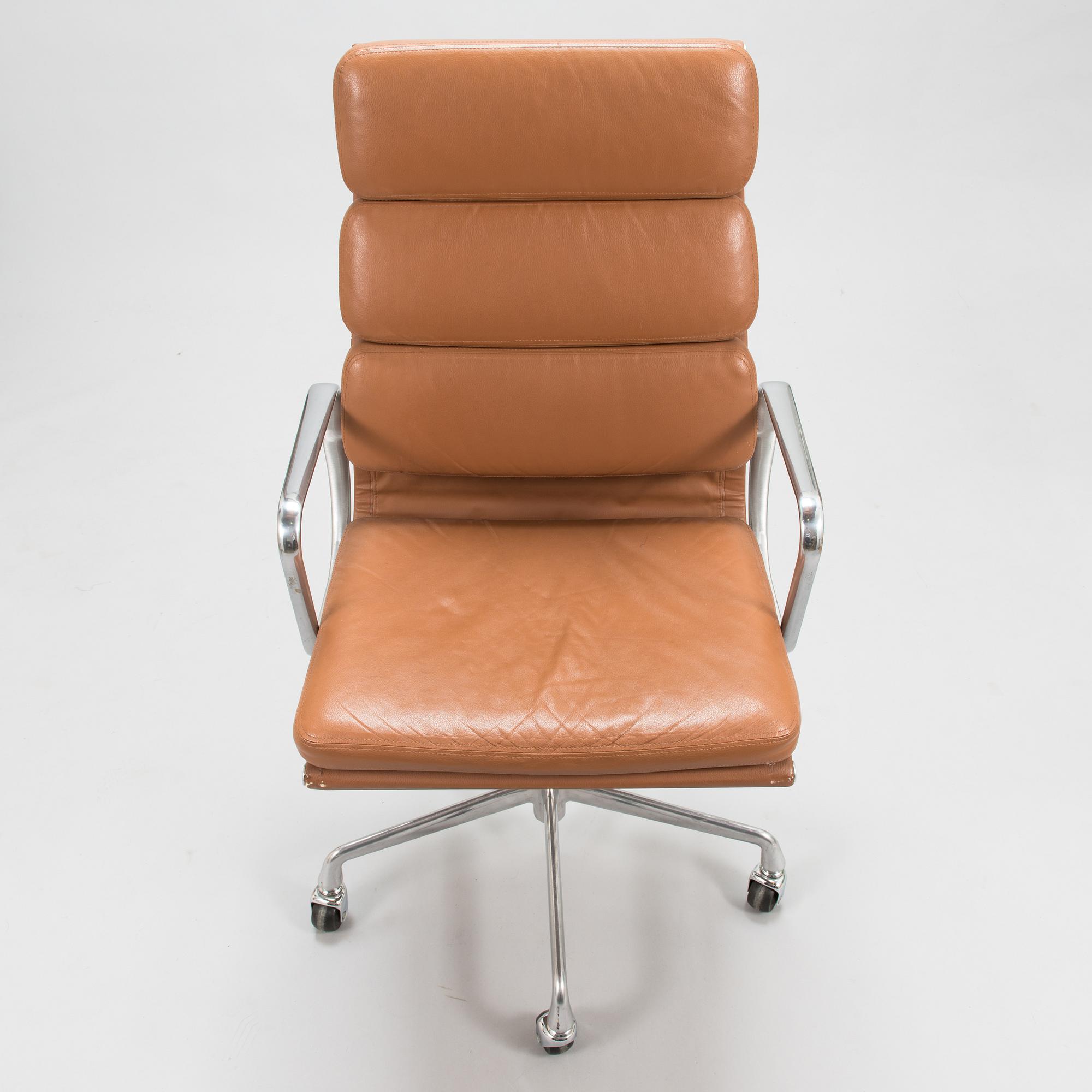 Charles & Ray Eames, Office chair, EA 219/ Soft Pad, Herman Miller, 1980s. Design year 1969.