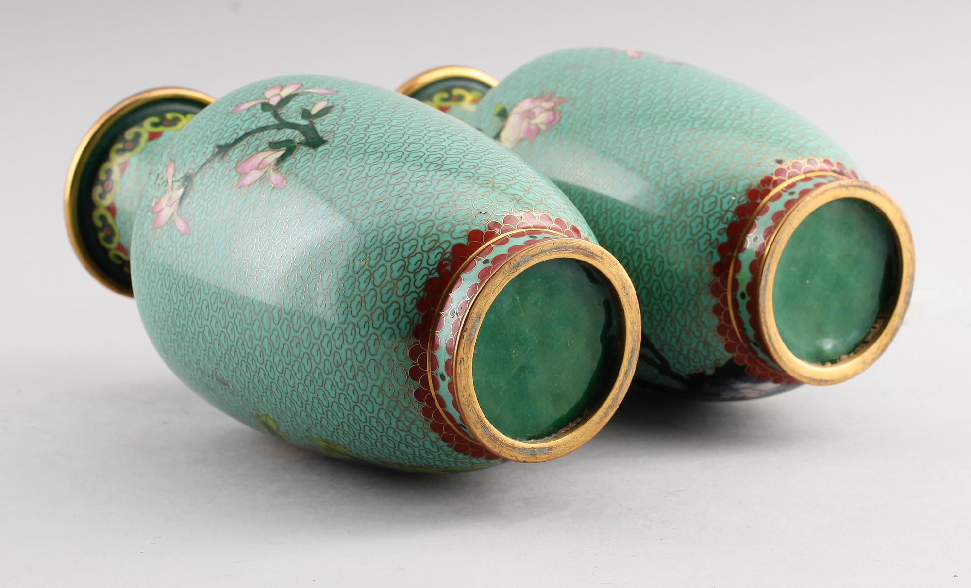 VASER, 1 par, cloisonne, 1900-tal.