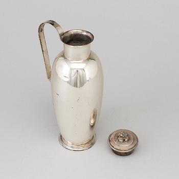 A silver cocktailshaker by C G Hallberg, Stockholm 1938.