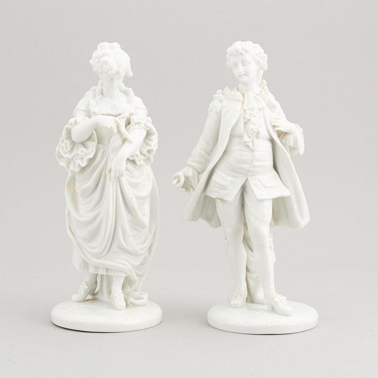 A pair of porcealain figurines, probably German, from around year 1900.