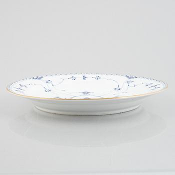 Serveringsfat, porslin, Royal Copenhagen, "Musselmalet halvblond", modell 540, 1898-1923.