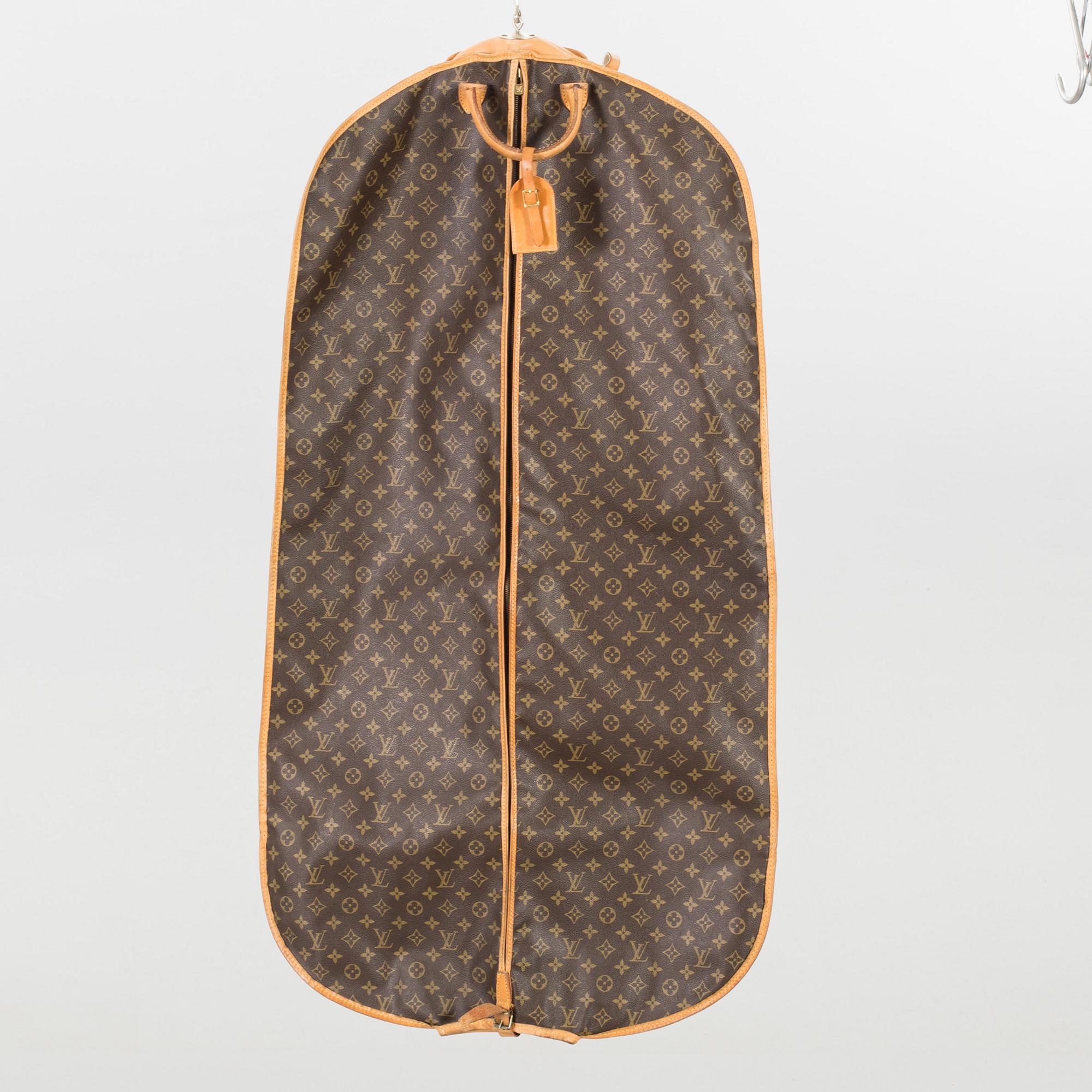 LOUIS VUITTON, "Garment Cover", resegarderob.
