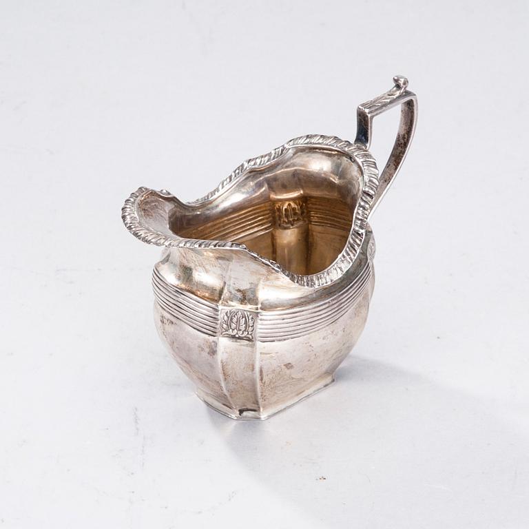 SOCKERSKÅL OCH GRÄDDSNÄCKA, sterling silver, Sheffield 1901. Vikt 230 g.