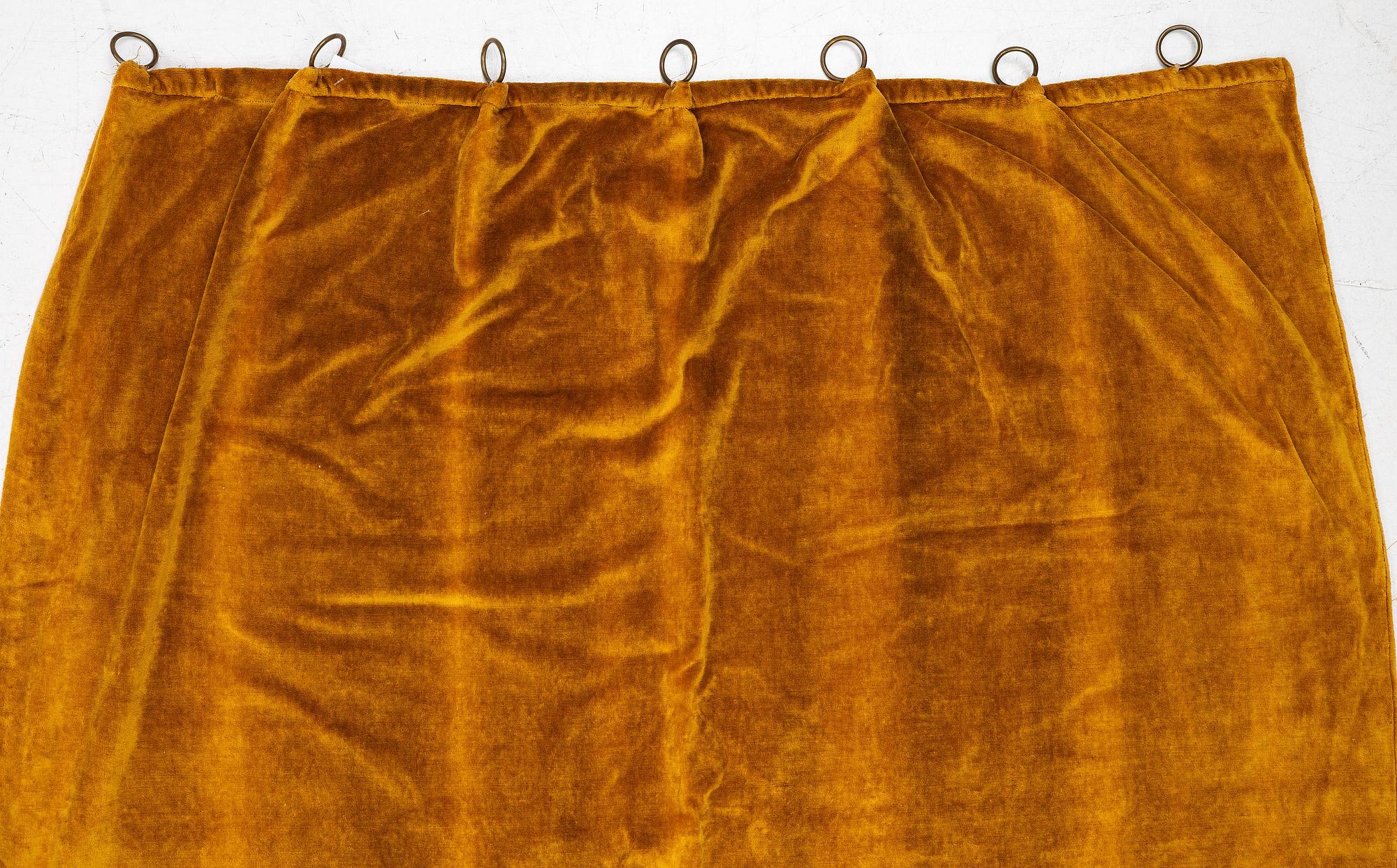 A set of four yellow velvet curtains, 1910's/20's, ca 247 x 120 cm.