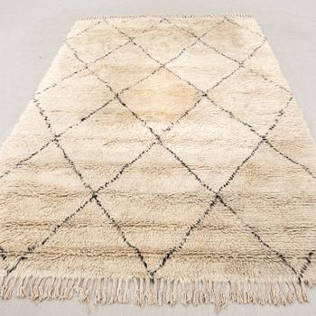 A Moroccan carpet approx 293x203 cm.