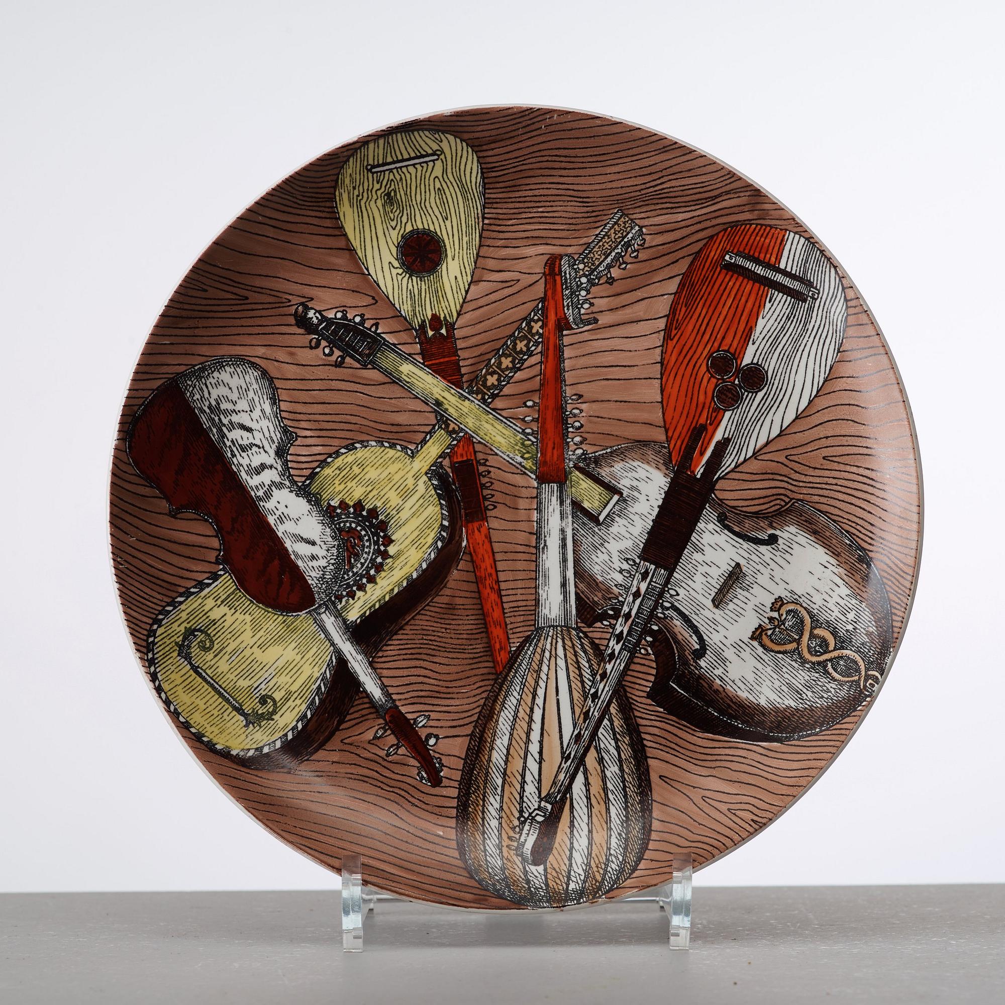 PIERO FORNASETTI, tallrikar, 6 st, "Strumenti Musicali", Milano, Italien.