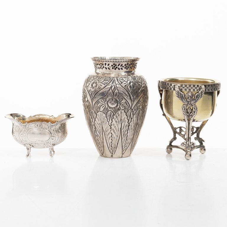 Vas samt två skålar, silver, bl a Gewe, Malmö 1967.