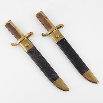 A pair of bayonets, USA, 19th Century.