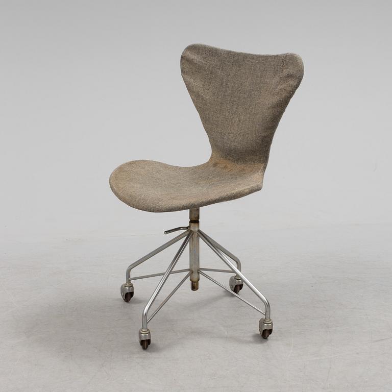 ARNE JACOBSEN, kontorsstol, "Sjuan", Fritz Hansen, 1963.