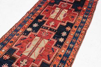 Gallery carpet, oriental, Northwest Persia, approx. 370 x 115 cm.