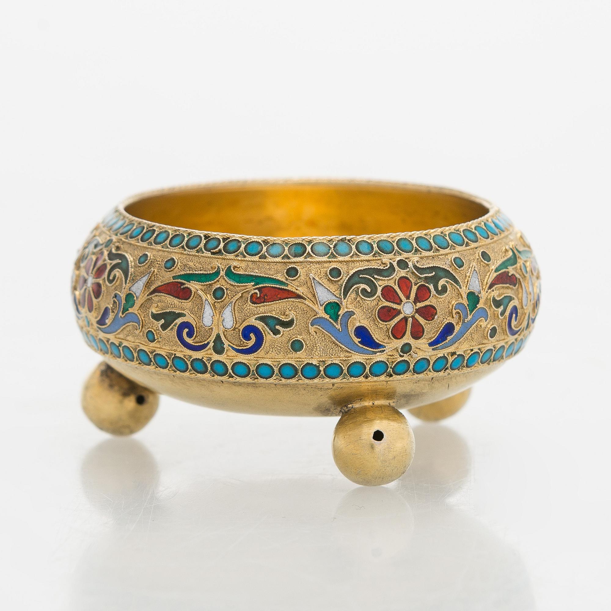 Saltkar, cloisonné-emalj, förgyllt silver, Moskva 1896. Oidentifierad mästare.