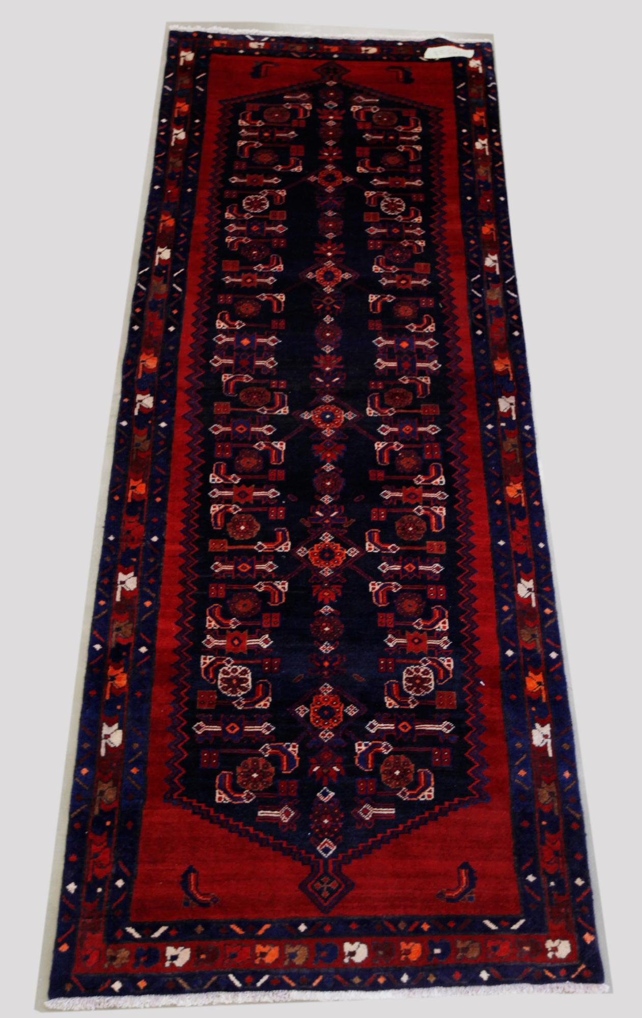 MATTA, Hamadan. 308 x 114 cm.
