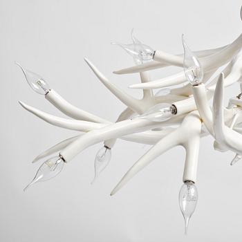 Jason Miller, takkrona, "Superordinate Chandelier 12 Antlers, taklampa, Roll & Hill, USA.