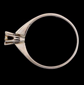 RING, 18 k vitguld med diamant 0.02 ct WSI, 1900-talets andra hälft. Total vikt ca 2 gram.