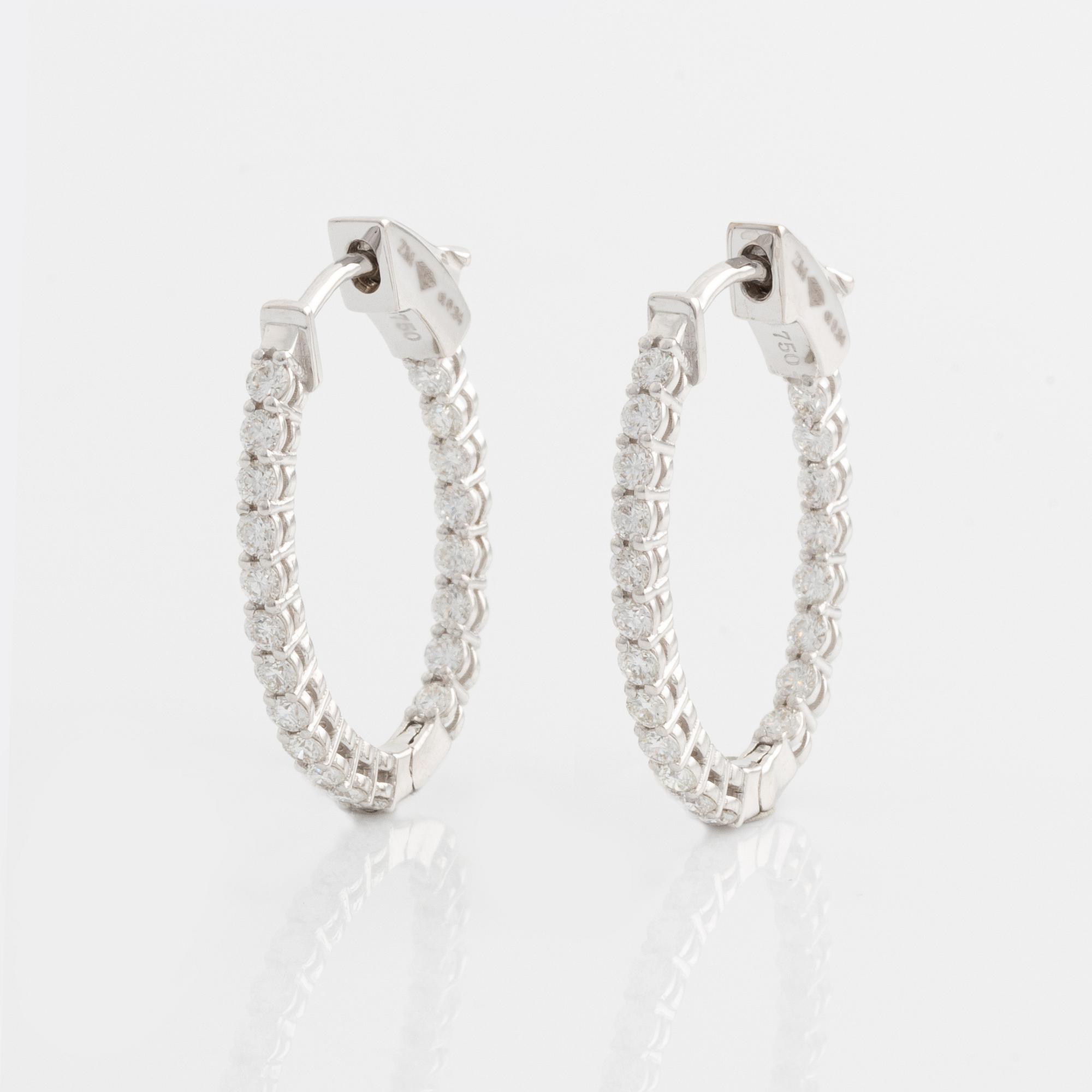 Earrings, creoles, with brilliant-cut diamonds.