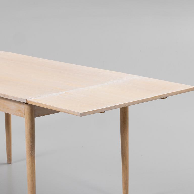 Bord, troligen modell 105, Farstrup, Danmark, 1900-talets andra hälft.